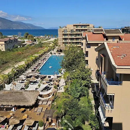 Pool Side - Happy Vlorë